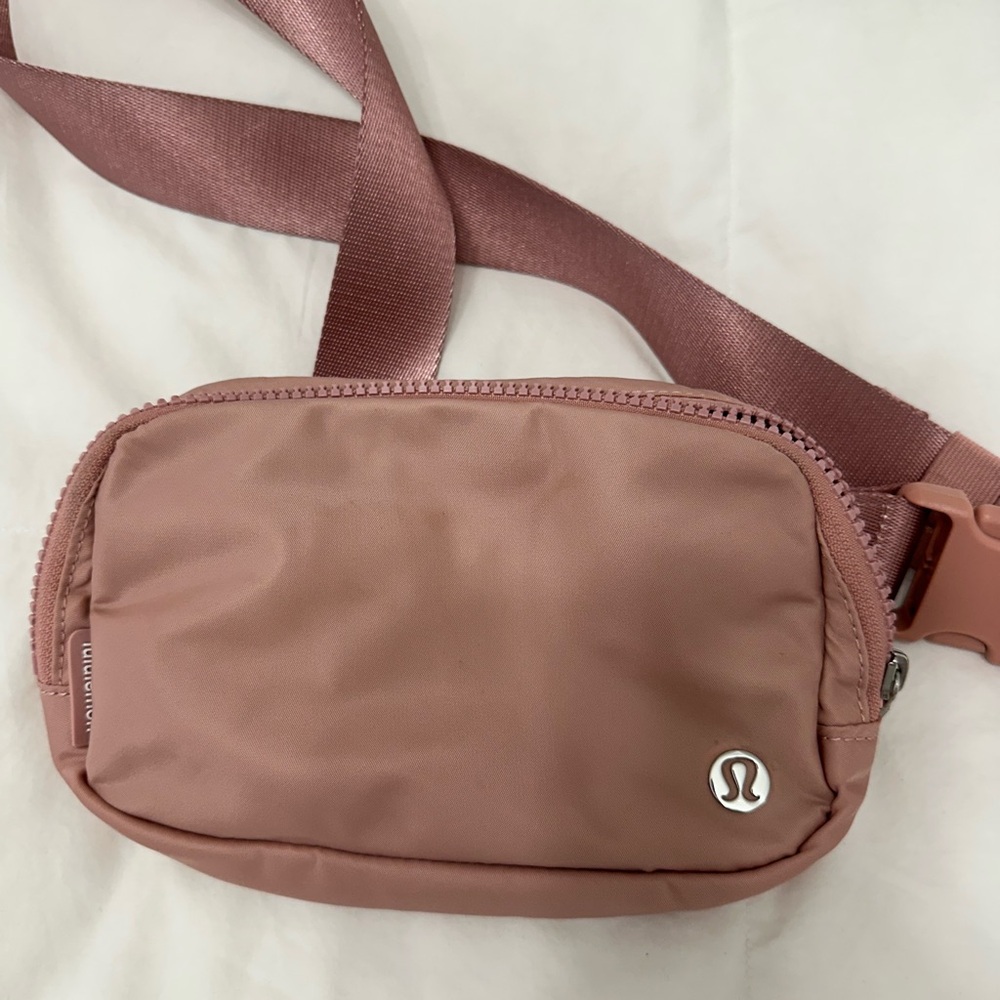 Lululemon Everywhere Belt Bag 1L
